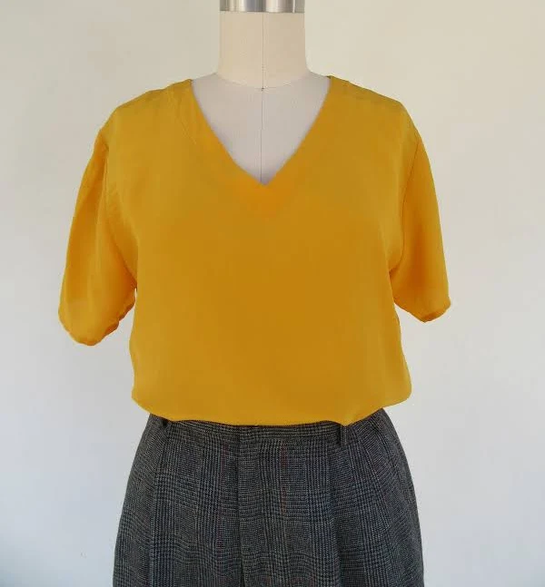 top 90s Minimalist Silk V-Neck Short Sleeve Top Etsy - Cucarachaz $37