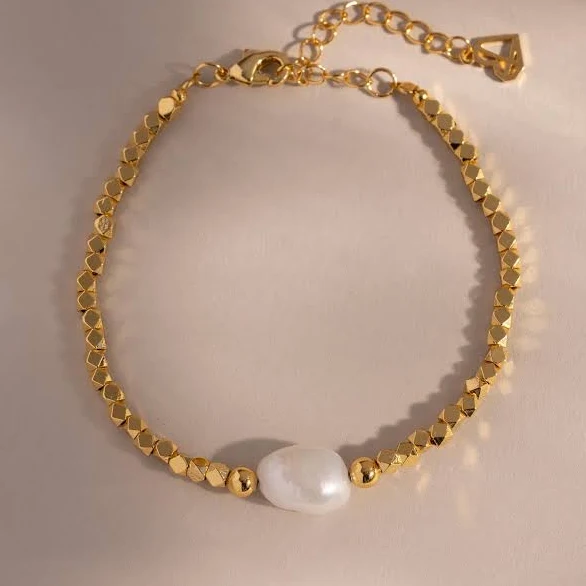 accessory Caitlyn Minimalist 18K Gold Pearl Charm Beaded Bracelet Caitlyn Minimalist $44