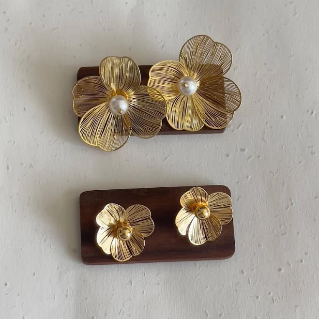 accessory Floral Pearl Stud Earrings Etsy - Seller $21