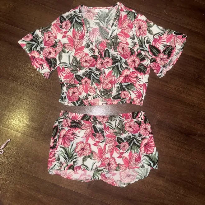 two piece set Full Circle Trends Floral Crop Top & Shorts Matching Set Poshmark $28
