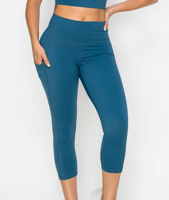 Women's Super Soft Active Capri Leggings with Pockets
