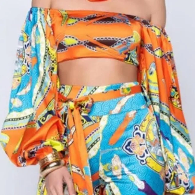 AKIRA Orange/Blue Off-the-Shoulder Satin Printed Crop Top - M