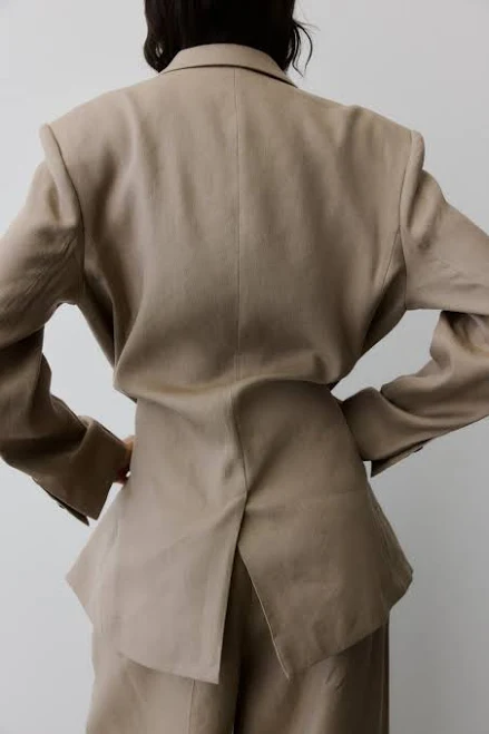 blazer H&M Ladies Oversized Linen-Blend Blazer H&M $149