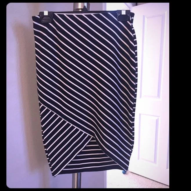 skirt Zara Skirts | Zara Navy Blue And White Strip Tulip Skirt | Color: Blue/White | Size: M | Luleluver's Closet Poshmark $24