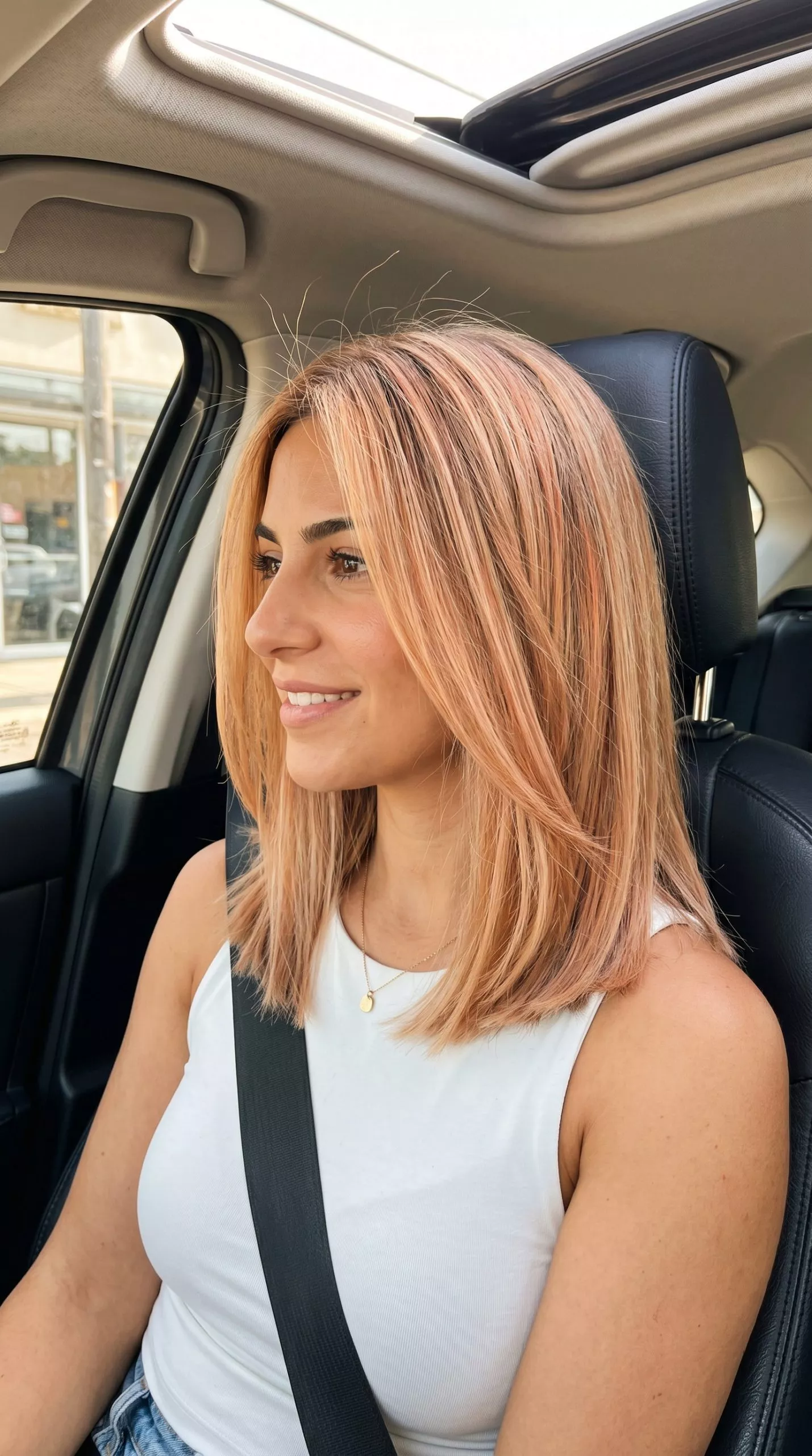 collarbone-length apricot crush balayage lob with sandy blonde highlights, U-shaped layers, for casual brunch