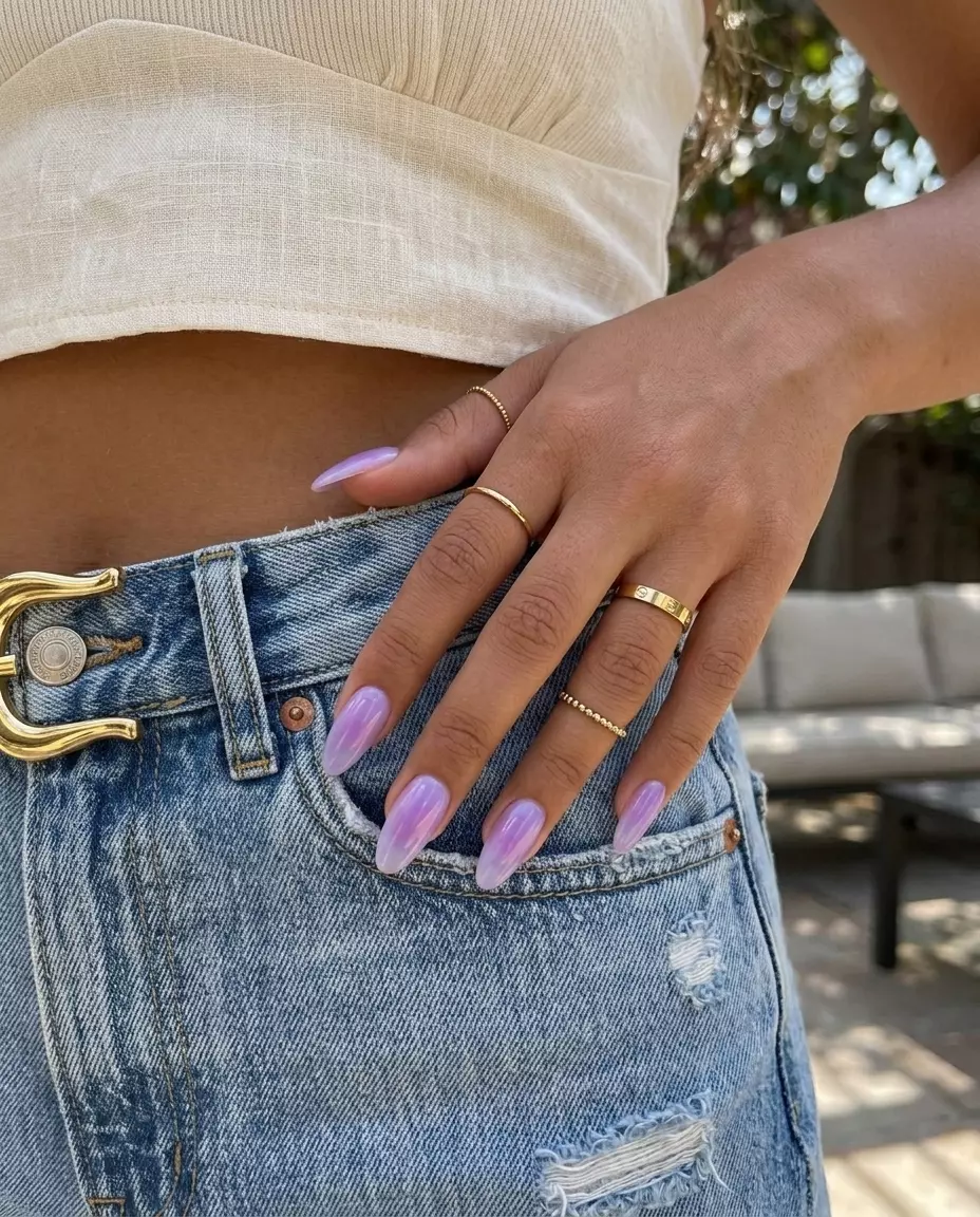 Lavender Jelly Aura Glow 2026 Lavender jelly aura glow manicure, dreamy ethereal look. June manicure ideas - summer trends 2026.