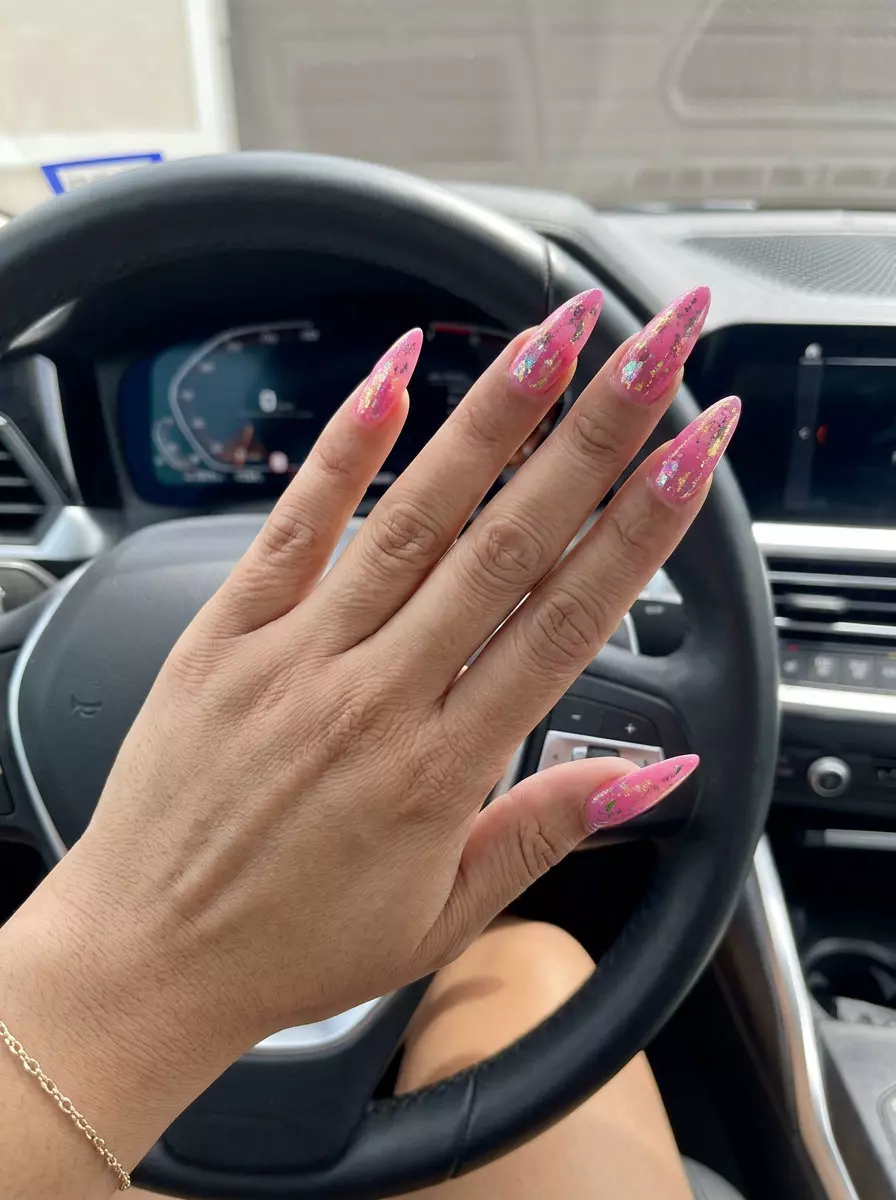 Coral reef shimmer flake nails for summer 2026. Glamorous, tropical beach vacation style.
