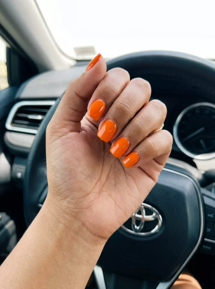 Coral Blush Glossy Square Nails 2026 Coral blush glossy square nails for daily wear and summer beach days in 2026.